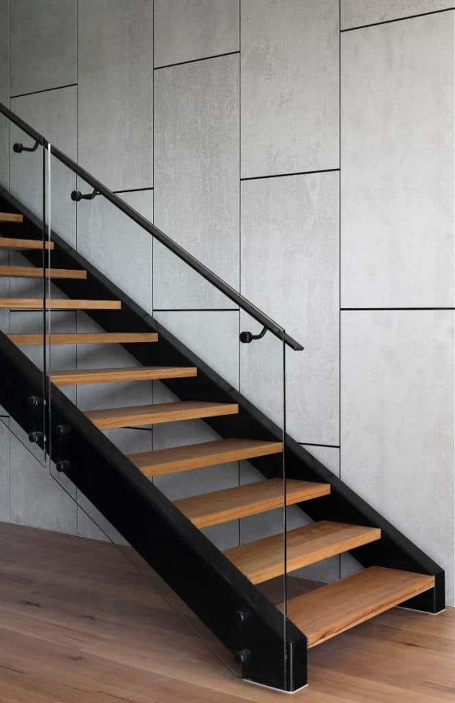 Redhound Surveyors logo